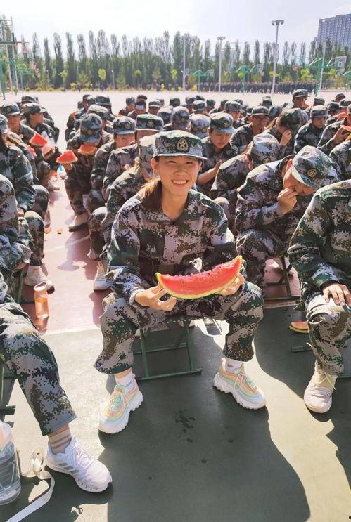今日吃瓜军训视频播放,视频播放量爆表，网友热议不断